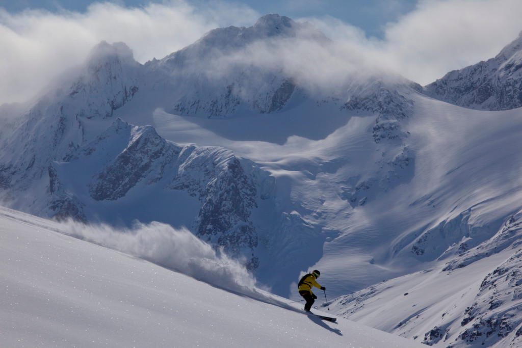 Heliskiing in East Greenland with Arctic Heli Skiing ©Shinsetsu Photo