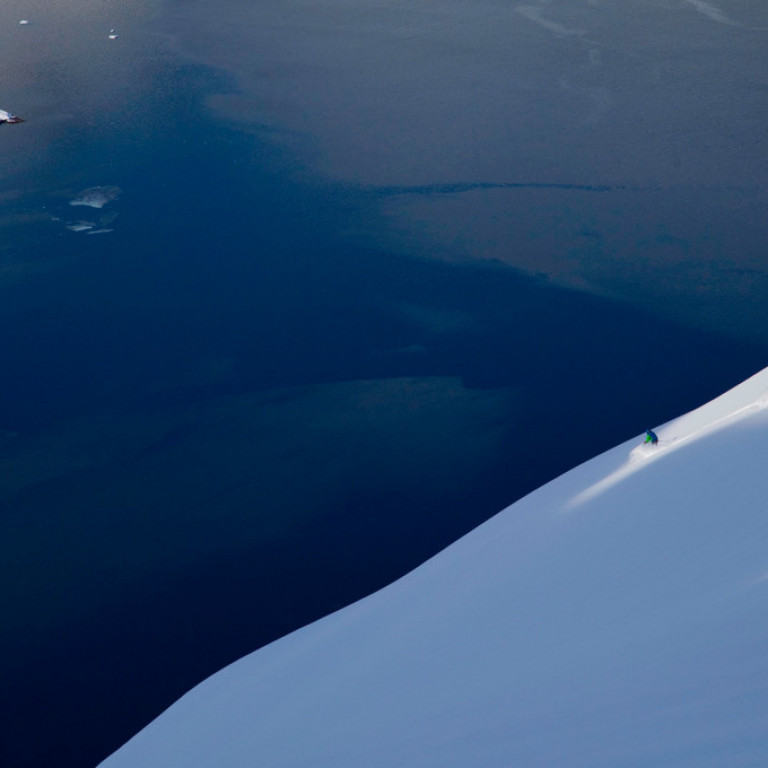 Heliskiing right down to the ocean in East Greenland must be on every heliskiers bucket list. There is simply nothing quite like skiing from summit to sea.