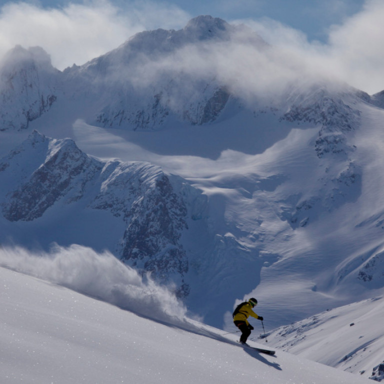 Spectacular big heli-skiing terrain is what Greenland is all about. Skiers feel dwarfed in this immense landscape of giant glaciers and granite peaks.
