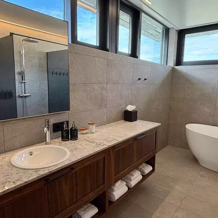 hvanndalir_lodge_bathroom_01