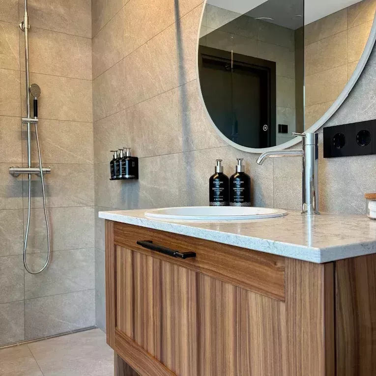 hvanndalir_lodge_bathroom_06