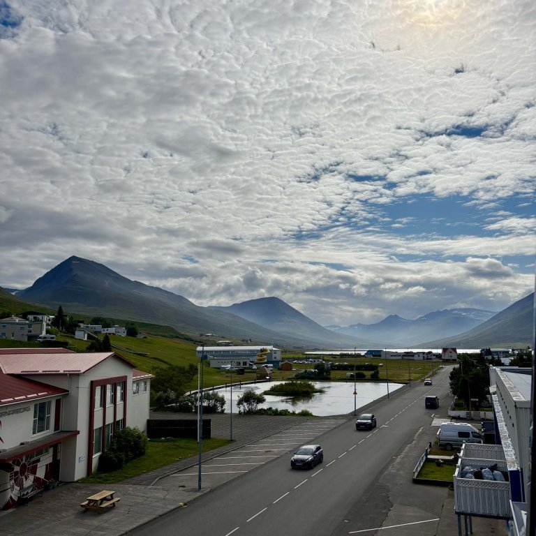 hvanndalir_lodge_exterior_01