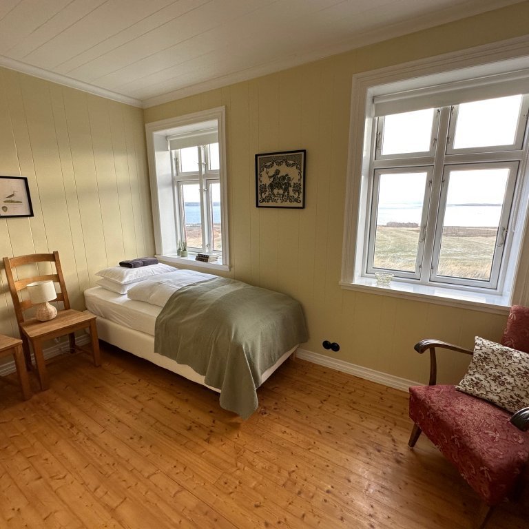 Main level bedroom #1