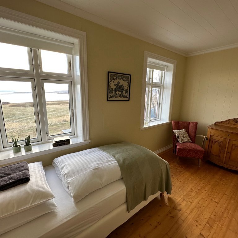Main level bedroom #1