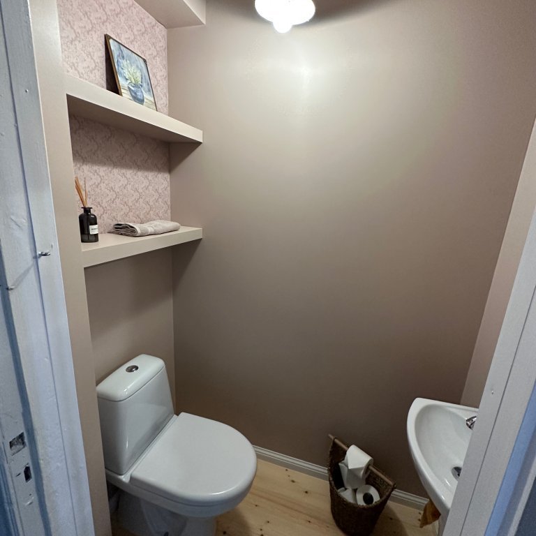 Main level washroom