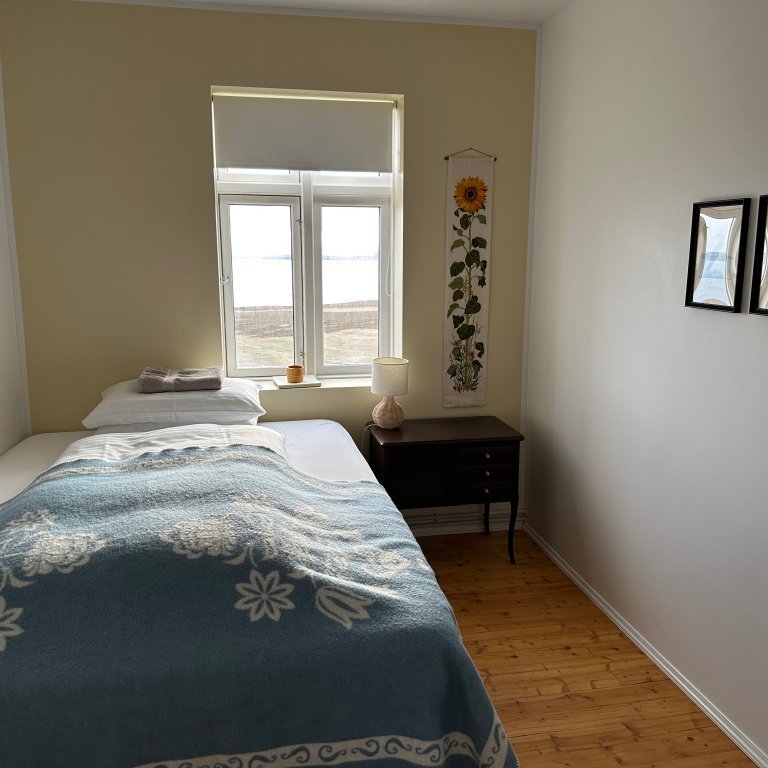 Upstairs bedroom #2