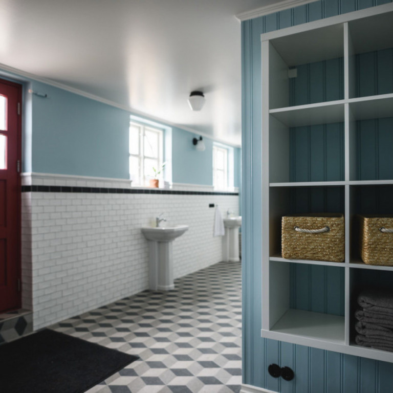 Lower level with gear storage area, 2 toilets and 2 showers