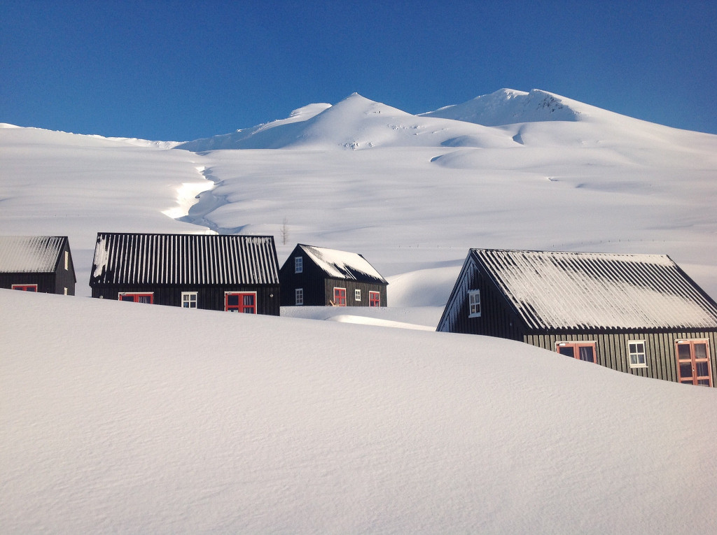 Raven Hill Lodge - Arctic Heli Skiing