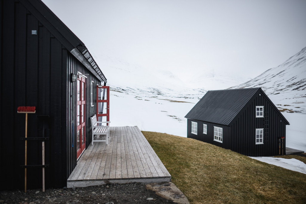 Raven Hill Lodge - Arctic Heli Skiing