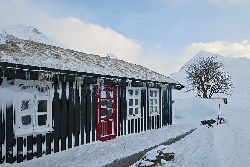 Raven Hill Lodge - Arctic Heli Skiing