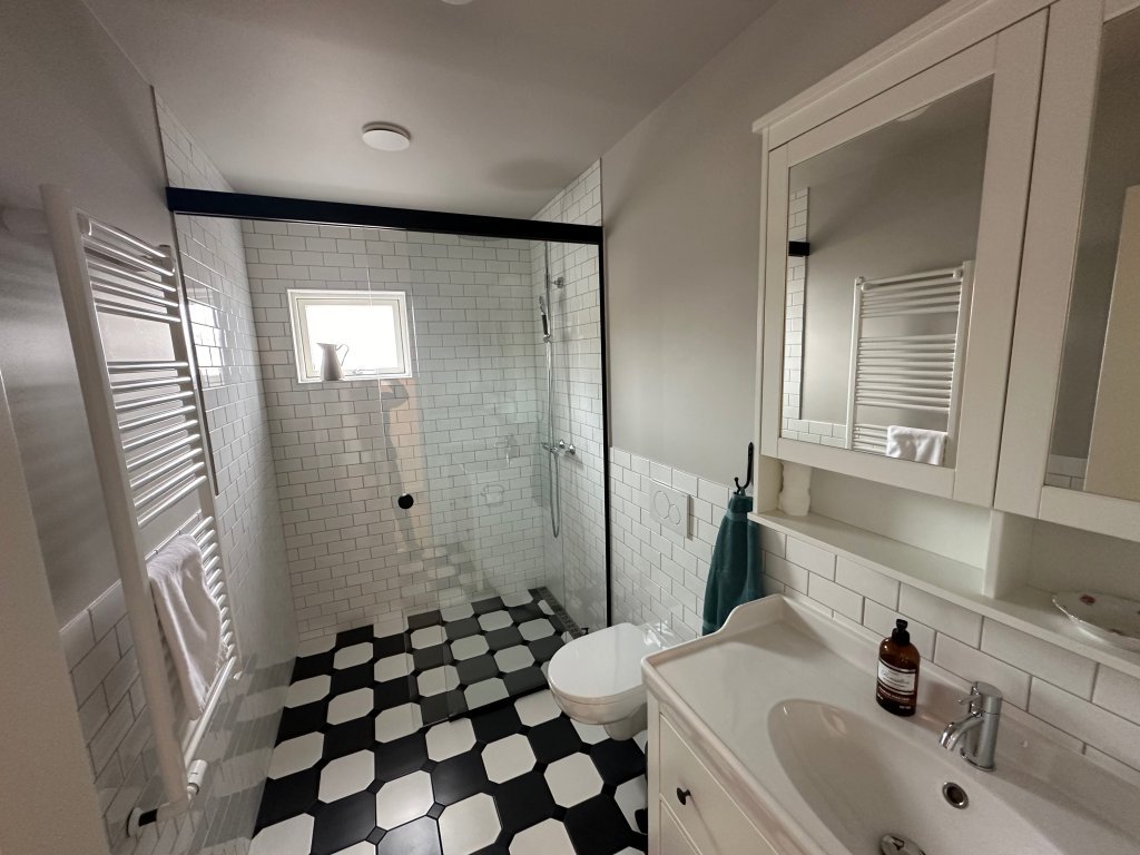 klg_mastersuite_bathroom.jpeg