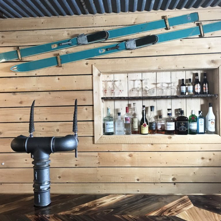 Bar in Barn for Apres Ski