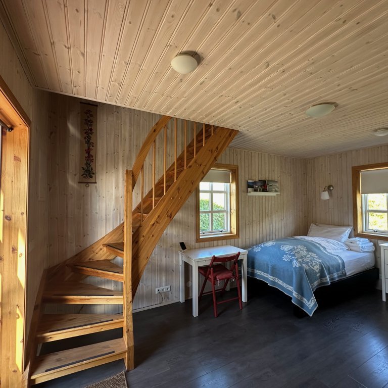 Main floor of guest apartment. 120cm bed for 1 guest
