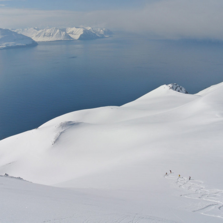 Skiing on the Gold Coast with a view over the Troll Peninsula