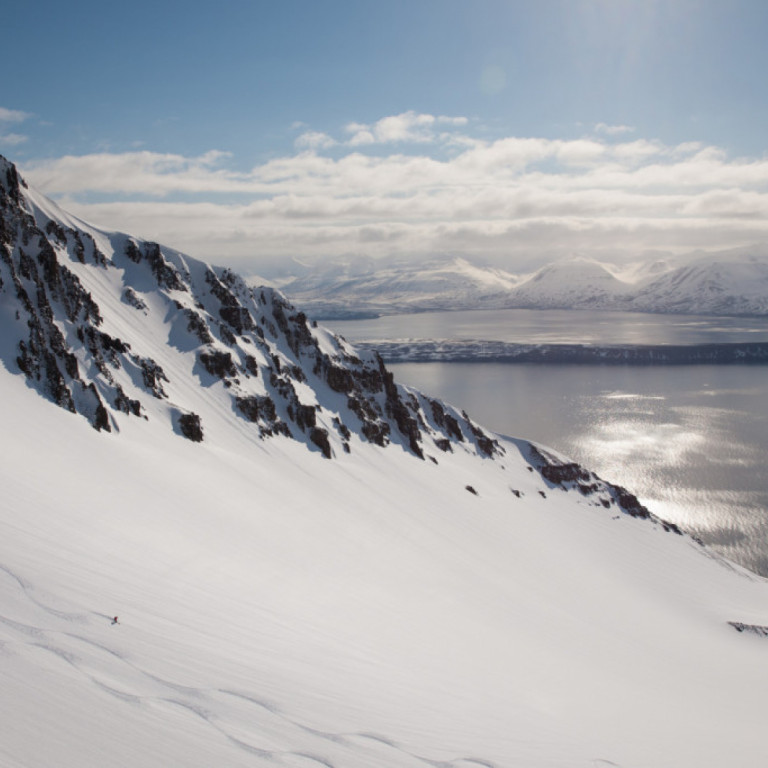 Skiing on the Gold Coast with a view over the Troll Peninsula