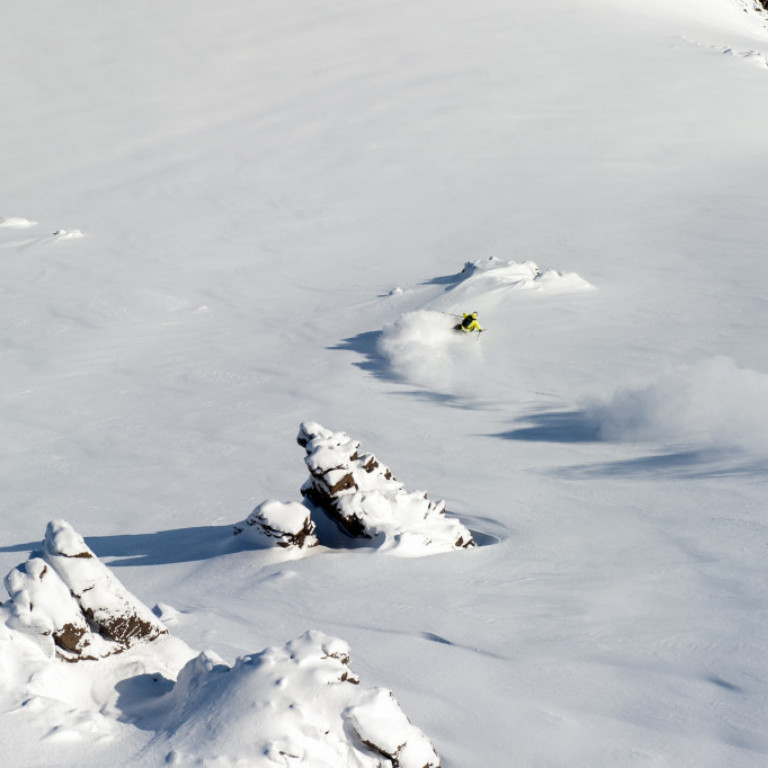 Having fun with the natural terrain features ©Yves Garneau