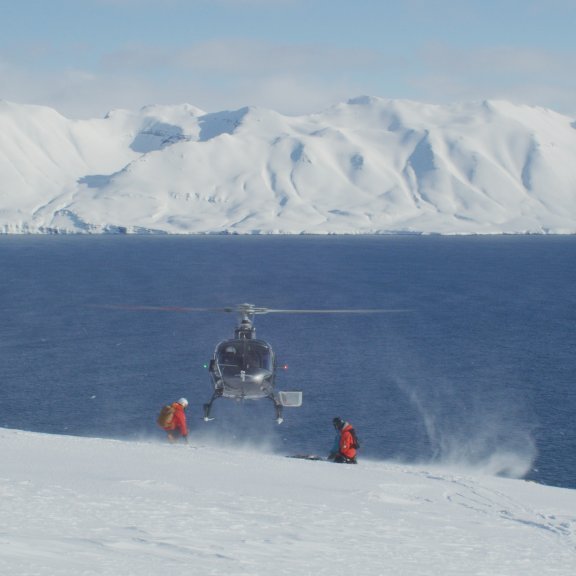 Waiting for the taxi to head back up for another lap